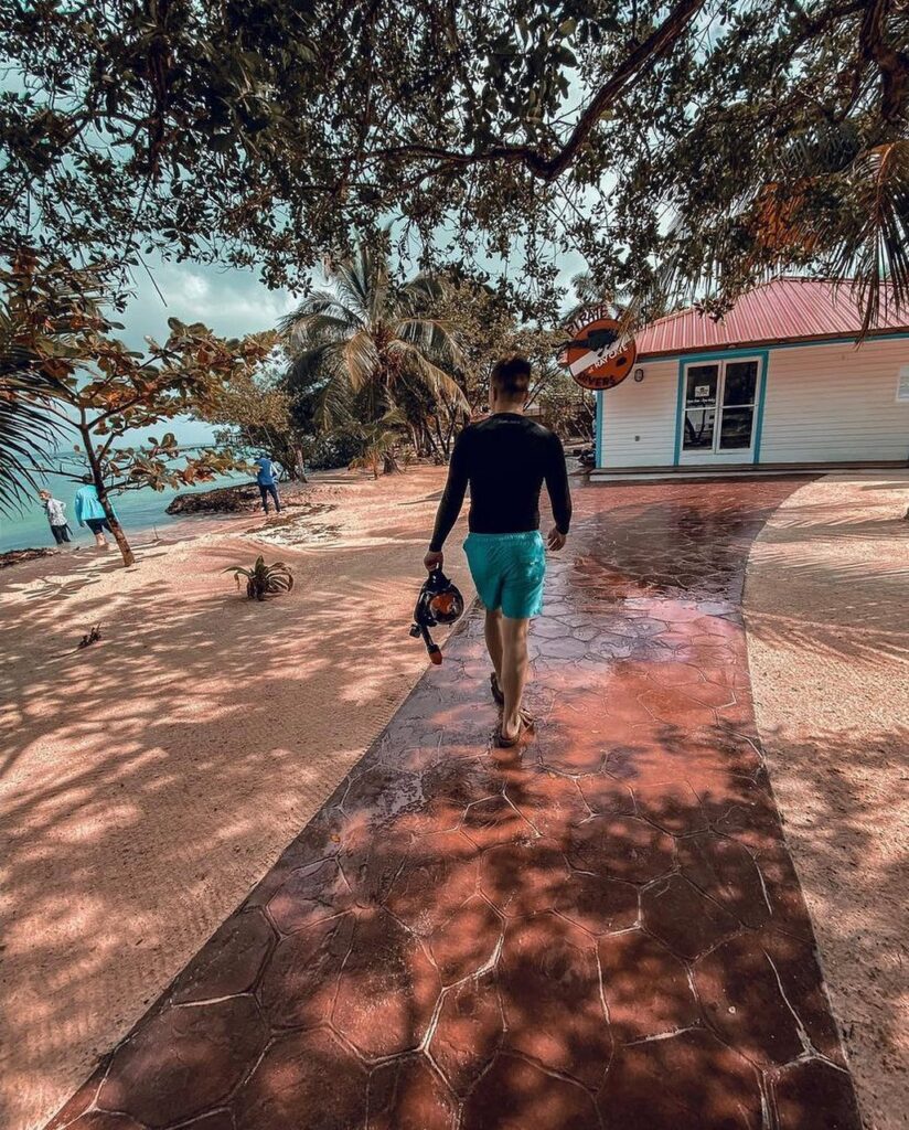 Ray Caye travel guide