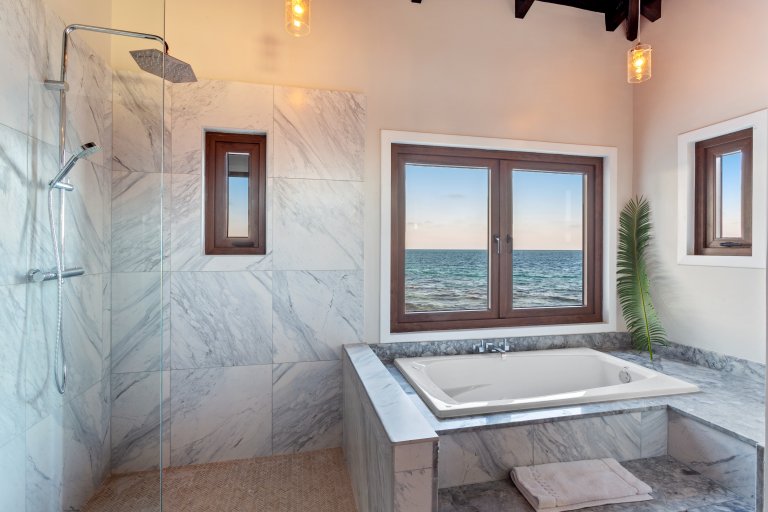 jacuzzi bath with oceanfront view at ray caye resort suite