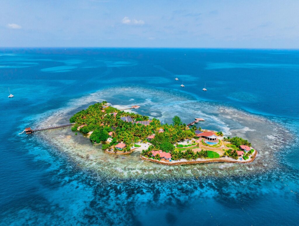 Ray Caye Island Resort